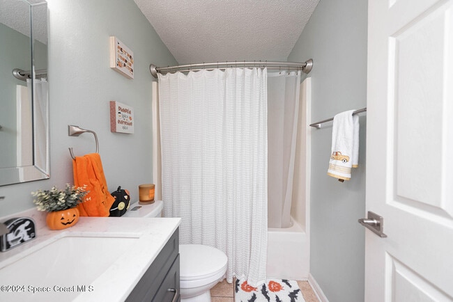 Building Photo - 721 Taluga Ave SE