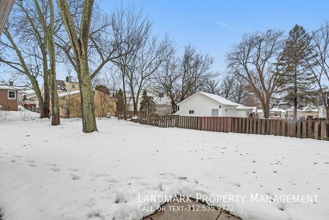 Building Photo - 6 E Eureka Dr