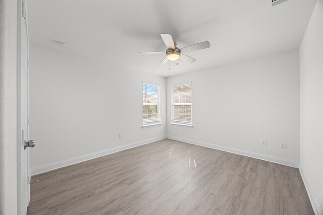 Building Photo - 528 Ayinger Ln