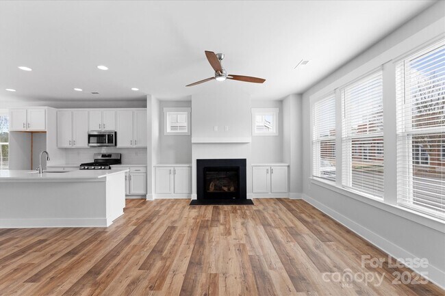 Building Photo - 628 Amalfi Dr