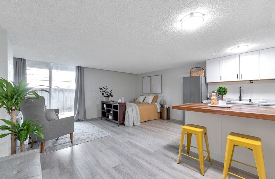 Building Photo - 2500 S York St