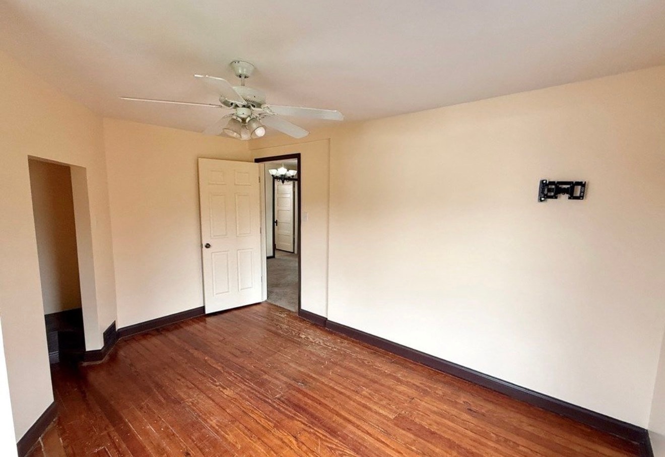 Room 3 - 1803 Williams St