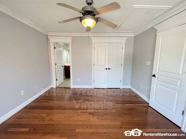 Building Photo - 2940 Hollister Ave