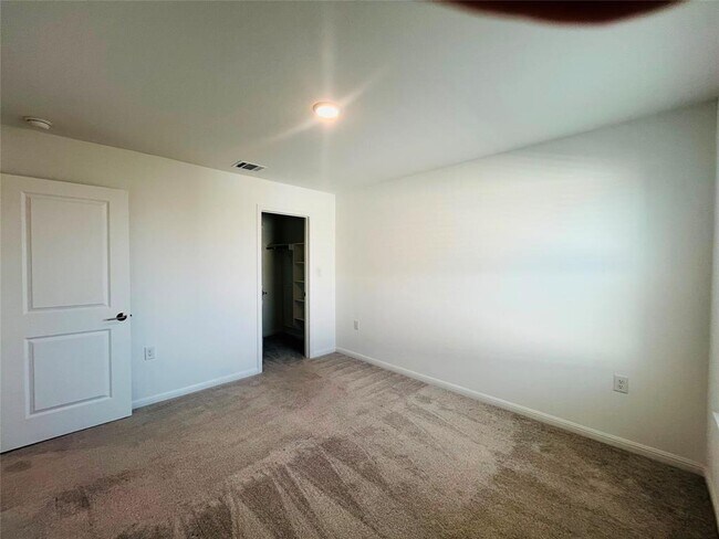 Building Photo - 15220 Holloway Dr