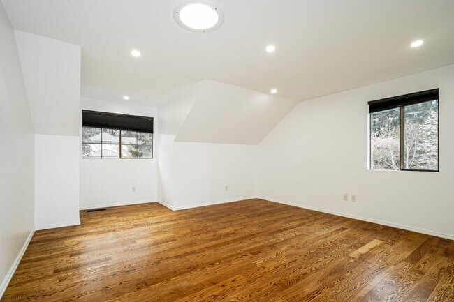 Building Photo - Beautifully Updated Mill Creek Home in Prime Location