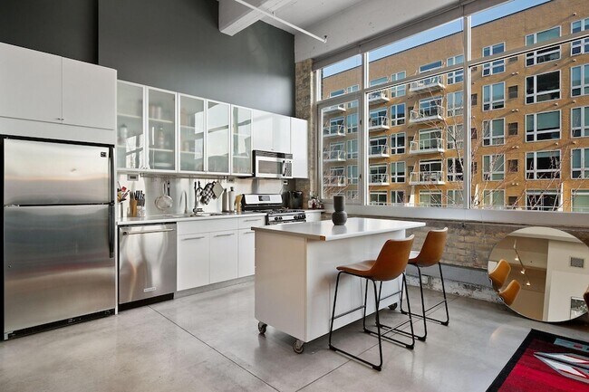 Building Photo - 700 N Washington Ave