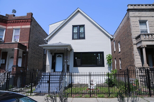 Primary Photo - 1652 N Kedvale Ave