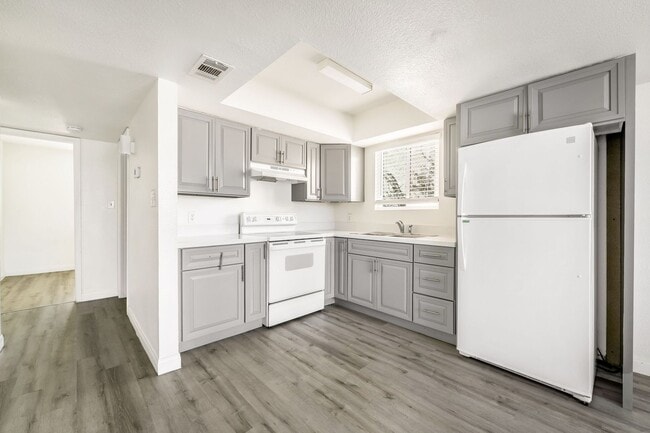 Building Photo - 5303 Del Gado Dr