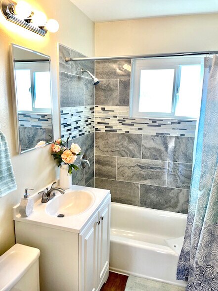 Building Photo - 1116 Stannage Ave