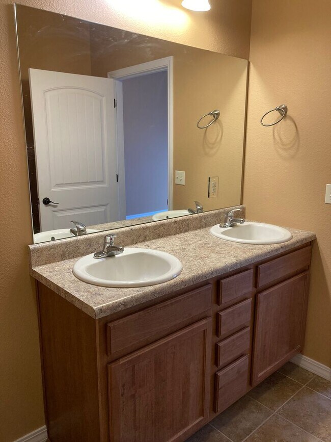 Building Photo - COMING SOON: Beautiful 3 bed/2 bath home l...