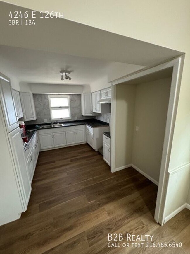 Building Photo - 4246 E 126th-