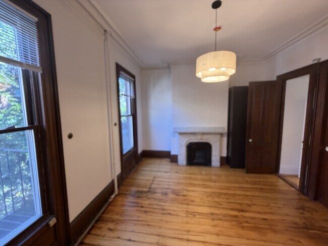 Building Photo - 43 Milford St