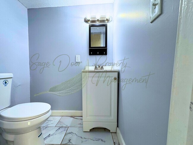 Building Photo - HUGE MASTER BEDROOM