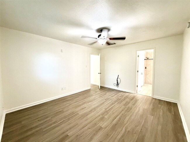 Building Photo - 10410 Sagetrail Dr