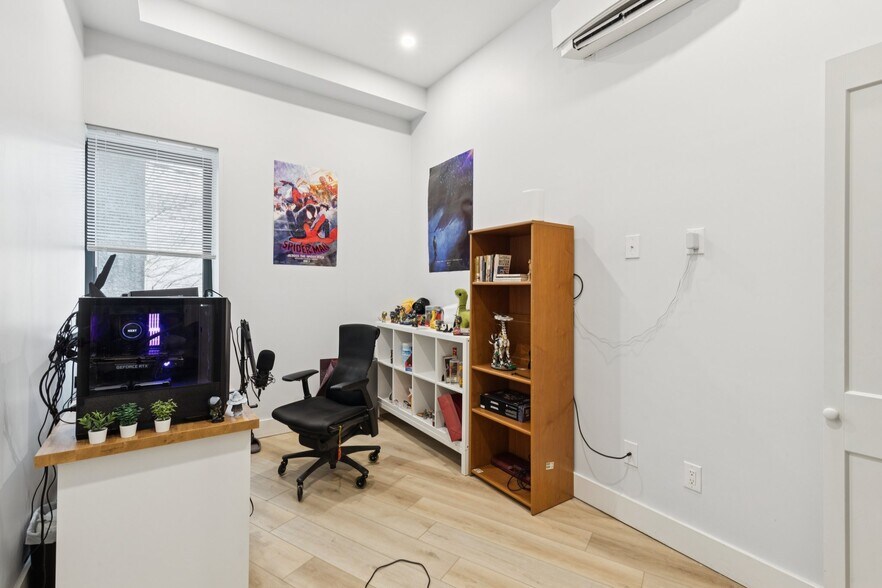 Building Photo - 3849 Lancaster Ave