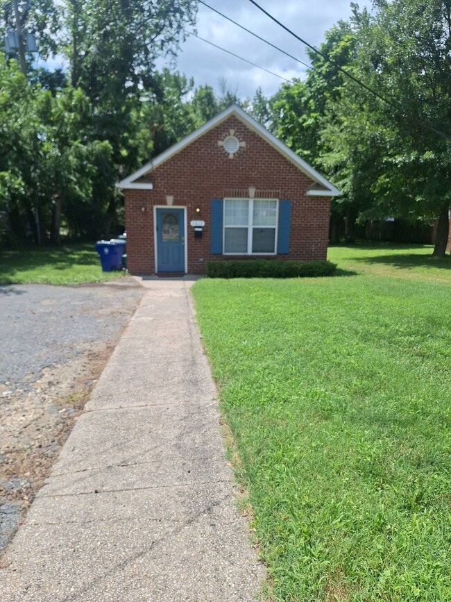 Building Photo - 4813 Calvert Rd