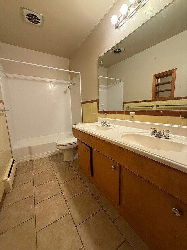 Building Photo - Charming 4-Bedroom Ranch Near Downtown Littleton!!