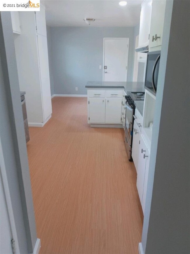 Building Photo - 1801 Sereno Dr