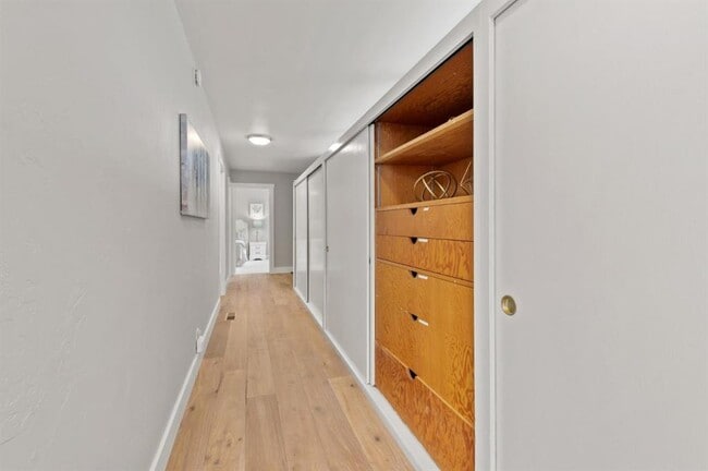 Building Photo - 30 Knollcrest Rd