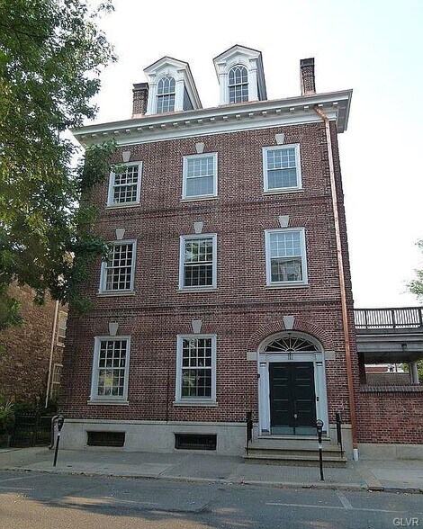 Building Photo - 214 Spring Garden St