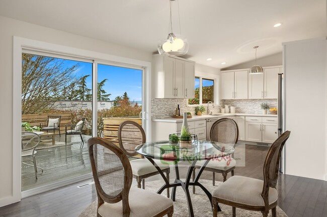 Building Photo - VIEWS, VIEWS, VIEWS!! Stunning & LARGE 4-B...