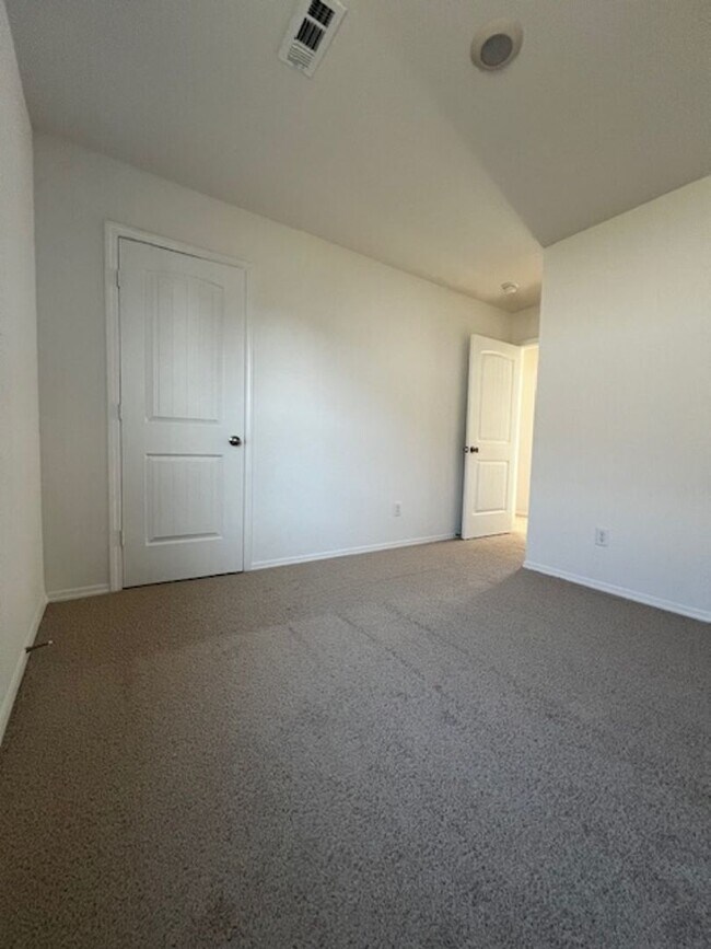 Building Photo - 5120 Red Fox Trl