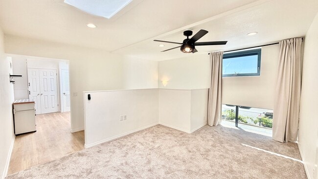 Building Photo - Beautiful Remodeled Upstairs Unit in Heart of Fallbrook with Laundry in Unit and Private Off-Stre...