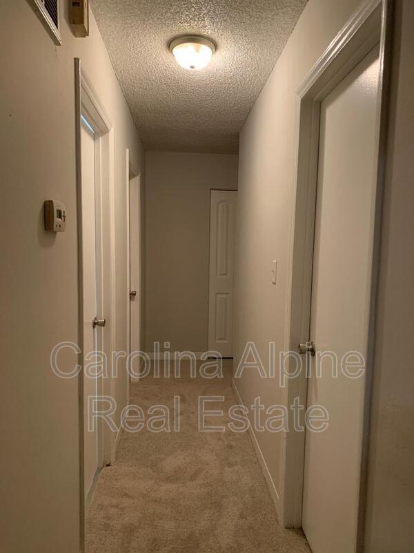 Building Photo - 8925 Shadowood Ln