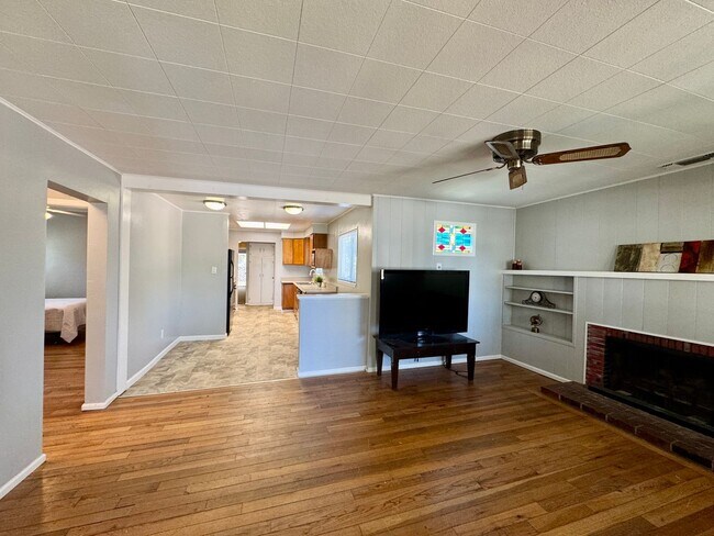 Building Photo - Charming Home Available in Tahoe Park!