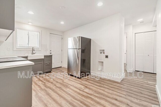 Building Photo - 927 W 1100 N