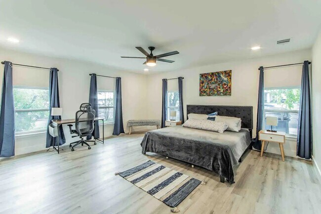 Building Photo - Experience Elevated Living in North Austin – Fully Furnished & Move-In Ready