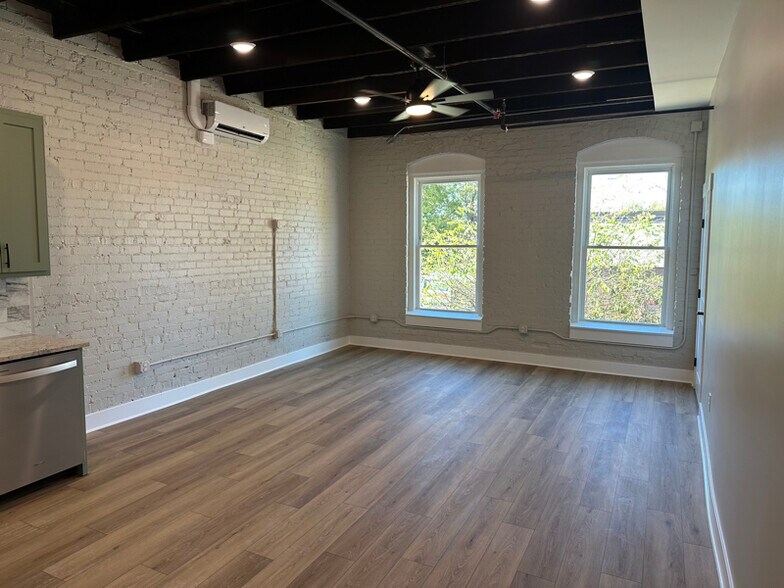 Building Photo - 104 S 4th St