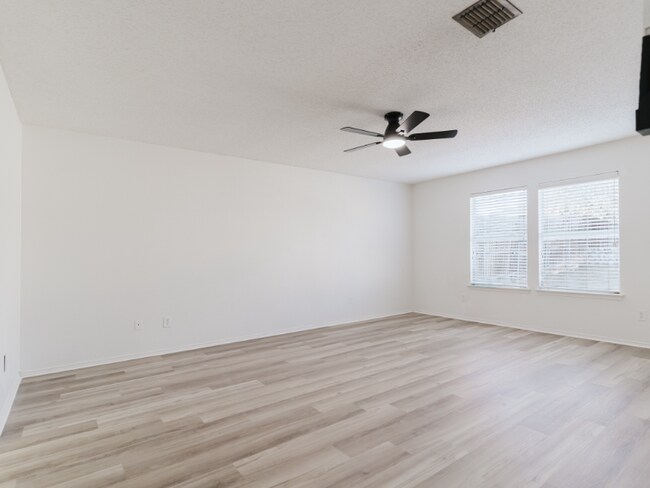 Building Photo - 1606 Willow Way