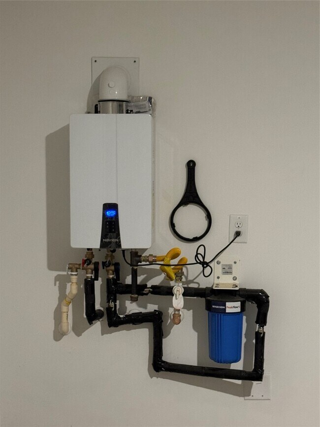 Building Photo - 28723 Bottom Grass Trl