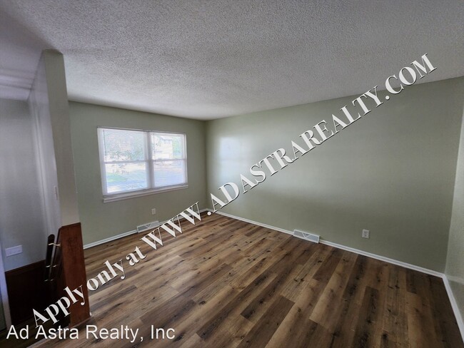 Building Photo - 2 br, 1.5 bath House - 3014 N 155th Ter.,
