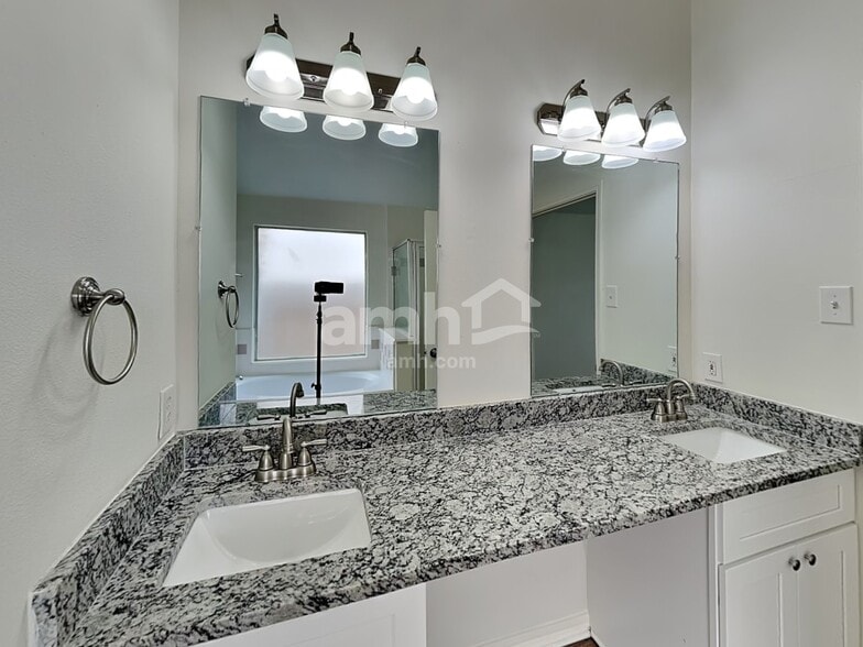 Building Photo - 6027 Coventry Falls