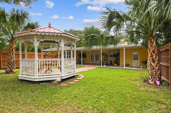 Building Photo - 3915 N Ridge Ave