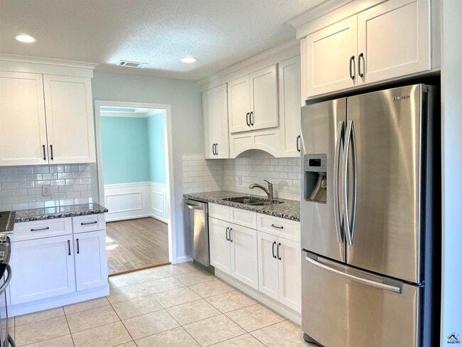 Building Photo - 205 Ellicott Dr