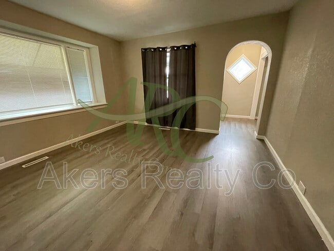 Building Photo - 1640 E Orman Ave