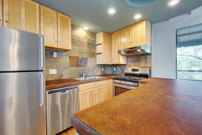 Building Photo - 1308a W N Loop Blvd