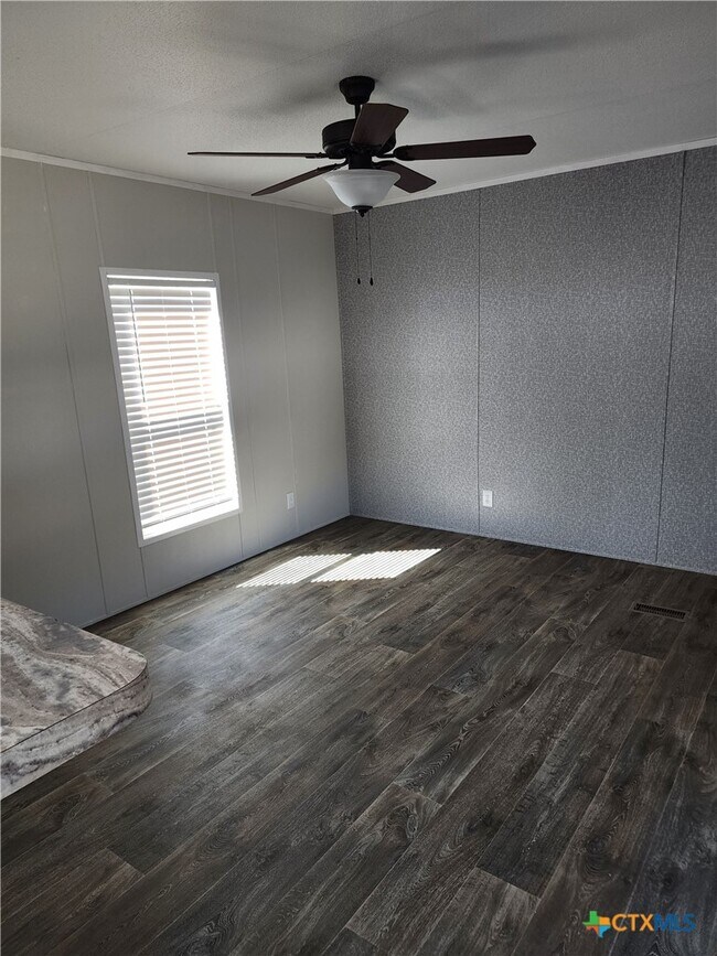 Building Photo - 180 County Rd 2600