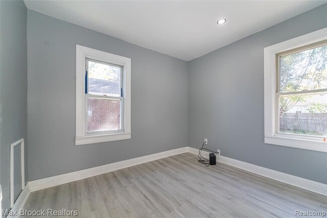 Building Photo - 9327 Schaefer Hwy