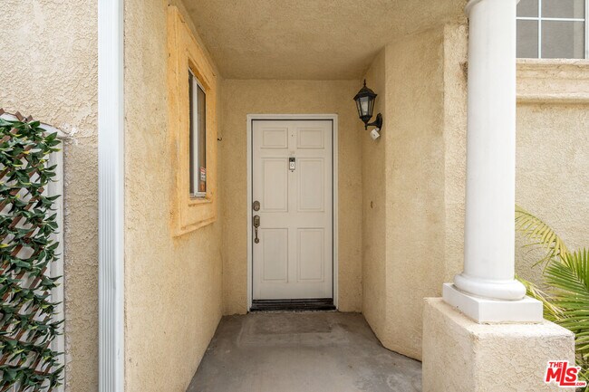 Building Photo - 18639 W Nathan Hill Dr