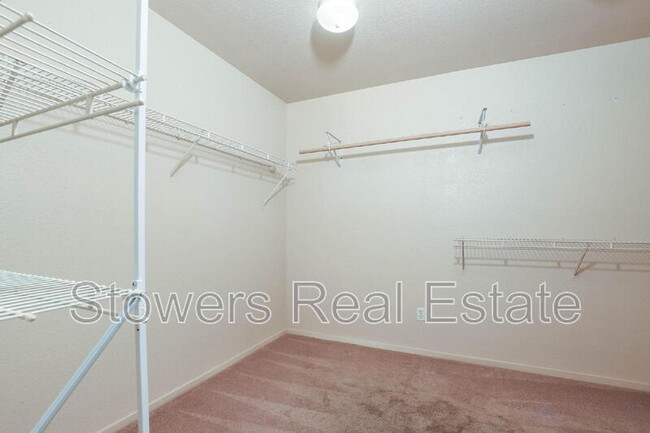 Building Photo - 2041 Crater Peak Way