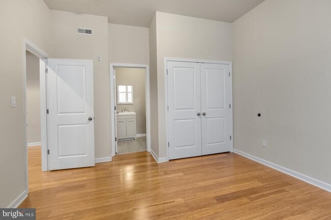 Building Photo - 2418 Frankford Ave