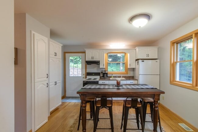 Building Photo - 670 Wayeeses Shore Rd Morgan