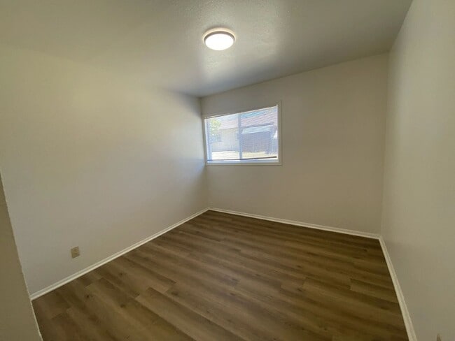 Building Photo - 769 NE Alameda Ave