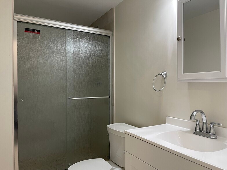 Building Photo - 120 Pitman St