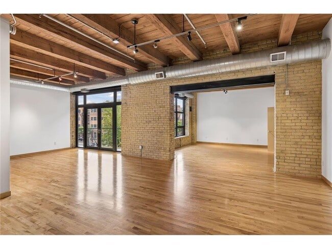 Building Photo - 607 Washington Ave S