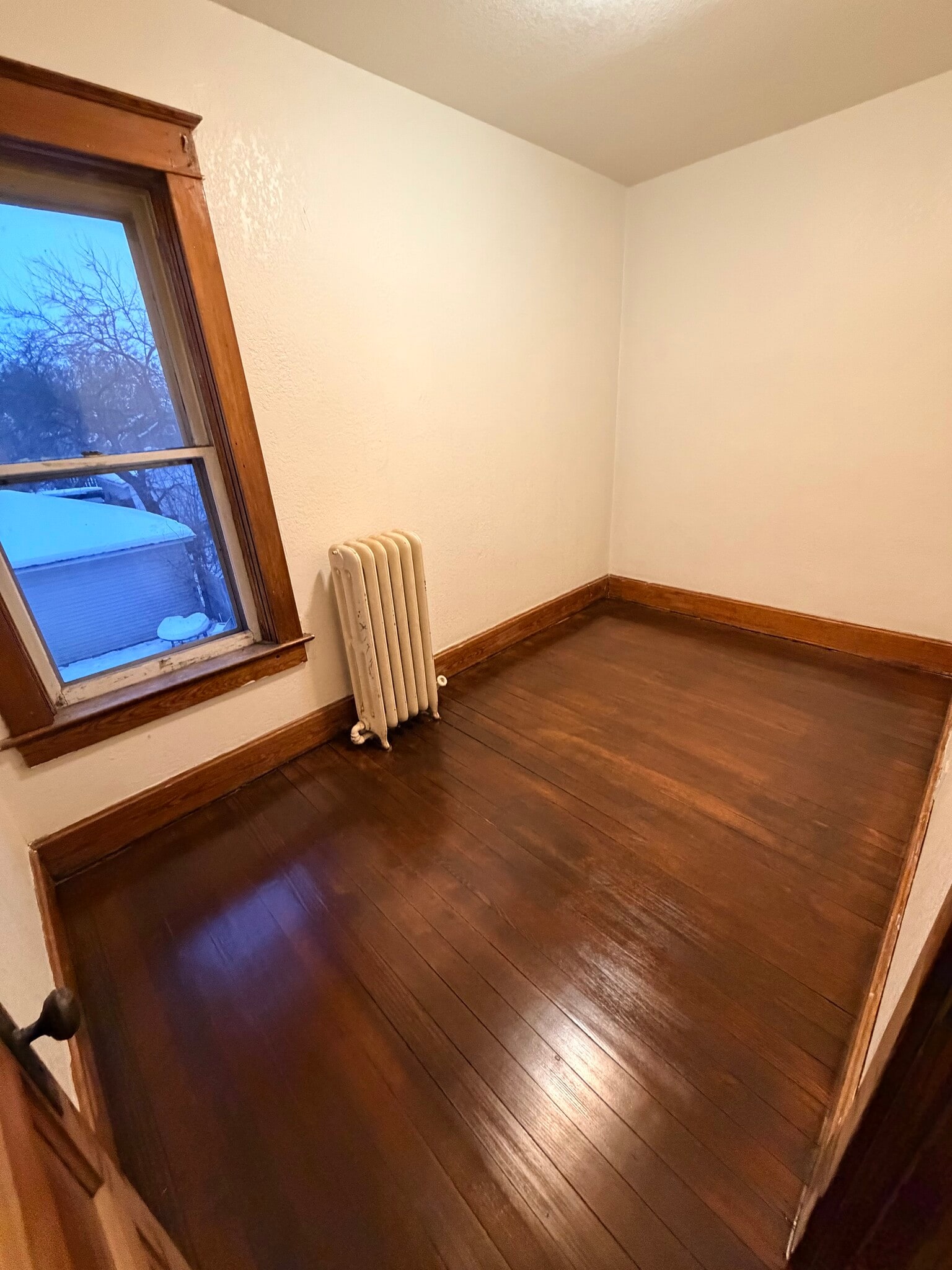 Bed 3 - 1910 Lasalle St